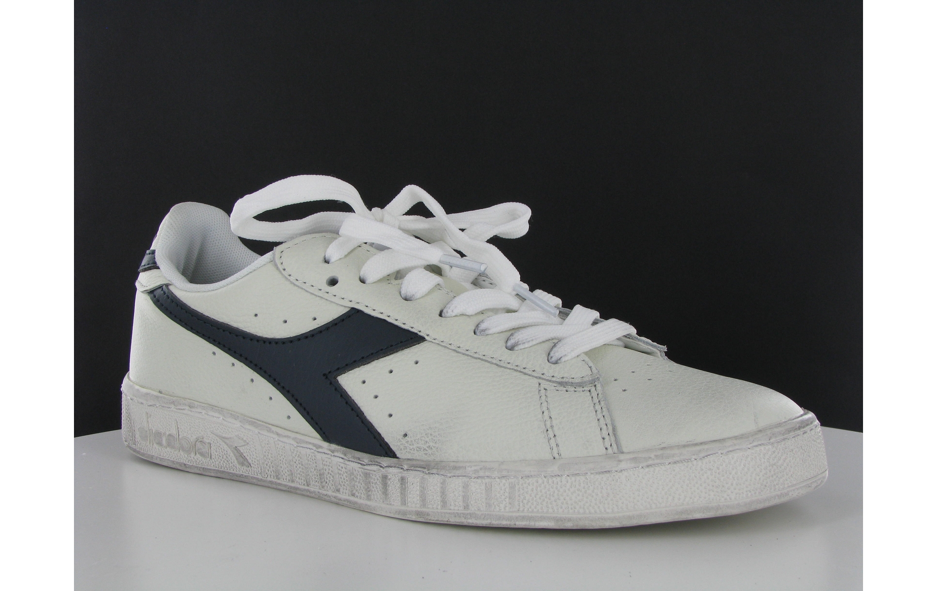 diadora l low waxed