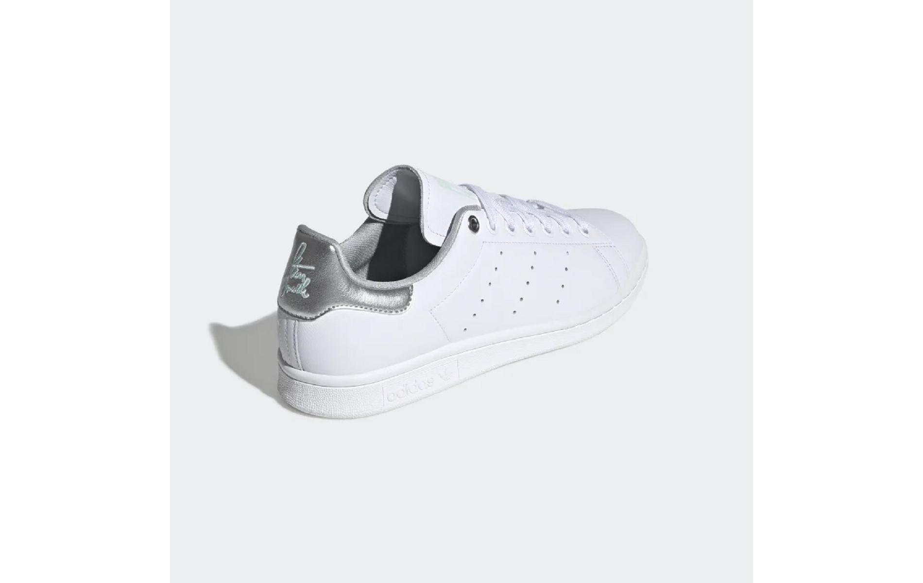 stan smith w g27907